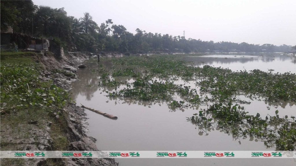 পাইকগাছায় কপোতাক্ষ নদীর ভাঙনে বিলীনের পথে ৪ গ্রাম