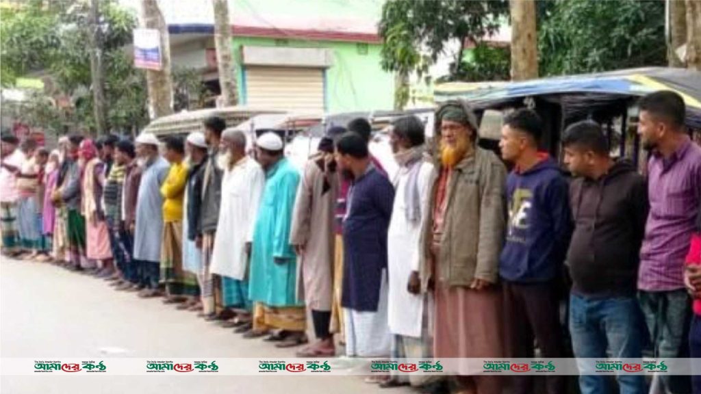 উজিরপুরে মামলা দিয়ে হয়রানির প্রতিবাদে এলাকাবাসীর মানববন্ধন