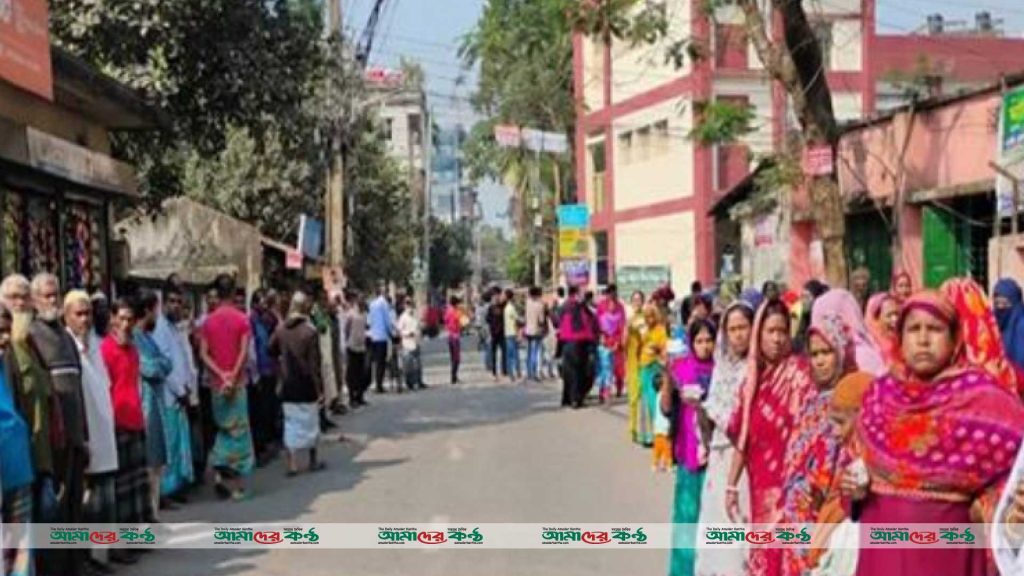 বরিশাল টিসিবির কার্ড বাতিলে ভোগান্তিতে অর্ধলাখ মানুষ