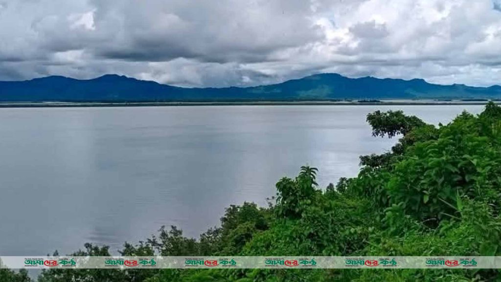 টেকনাফে ট্রলারসহ ৪ জেলেকে ধরে নিয়ে গেছে আরাকান আর্মি