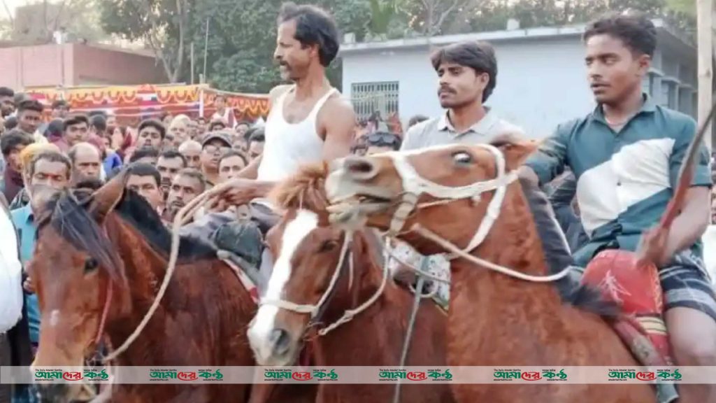 ঘিওরে ঘোড়দৌড় প্রতিযোগিতা ও গ্রামীণ মেলায় উৎসবের আমেজ